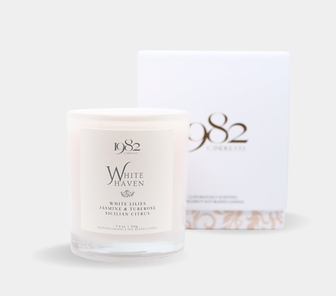 White Haven (7.5oz Single Wick) - Notes: White Lily Petals, Aloe, Green Leaves & Bergamot